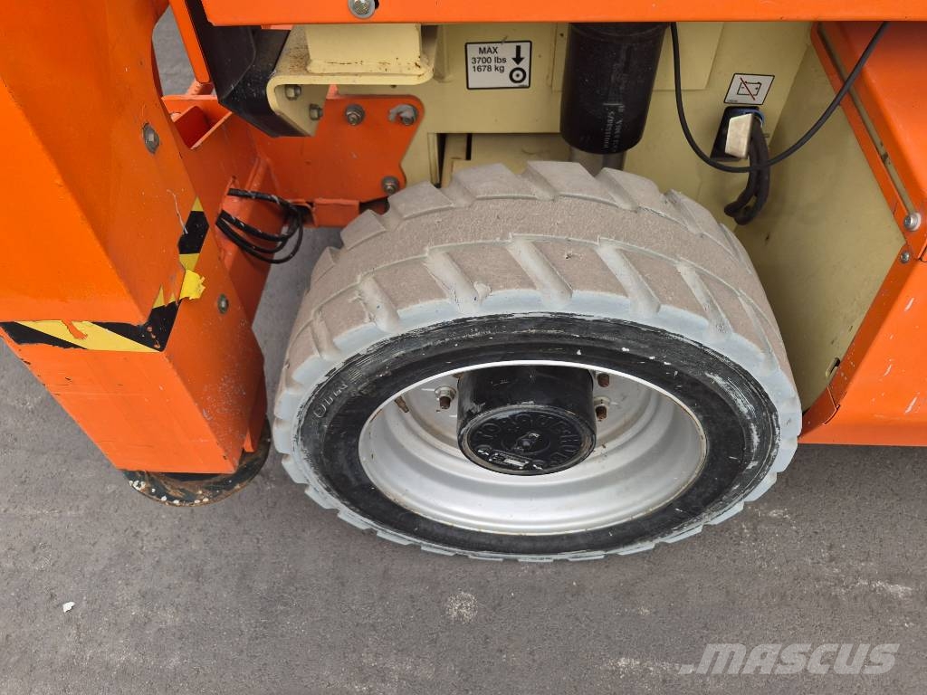 JLG 4096LE + Outiggers (Multiple units available) رافعات مقصية الشكل