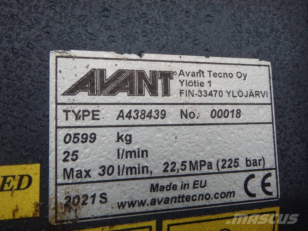 Avant 3000 U-aura Трактори