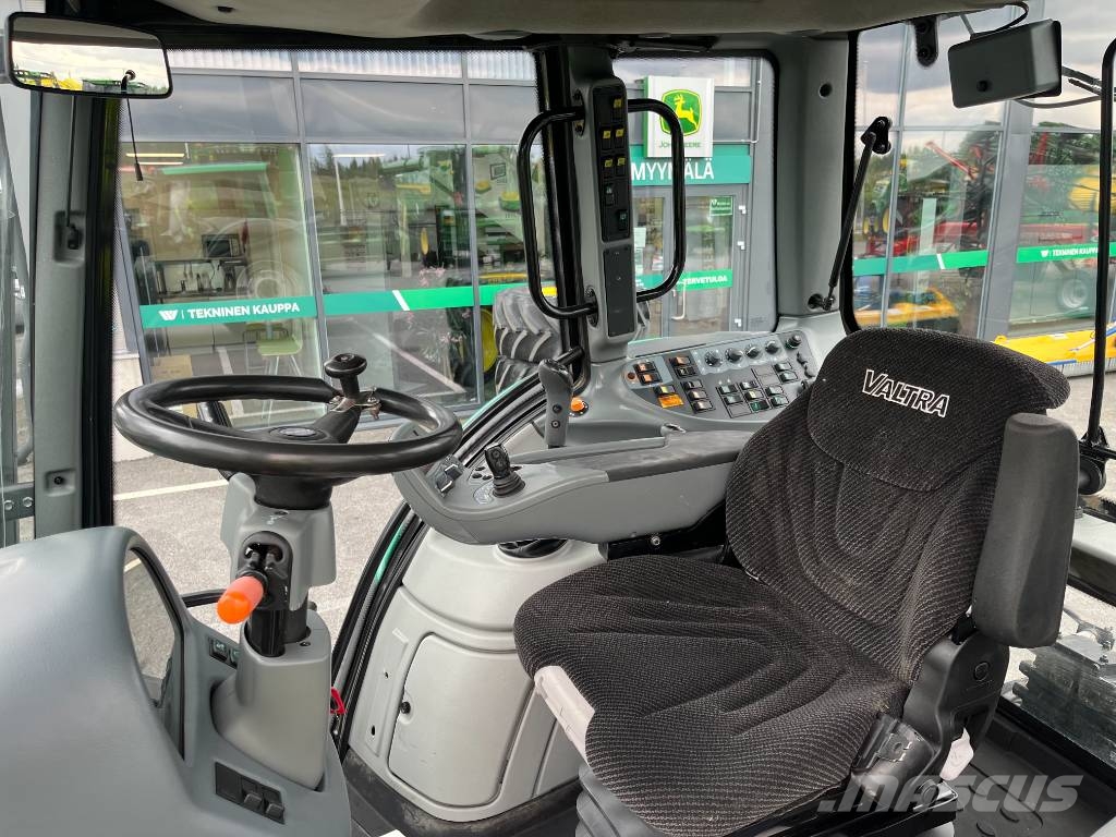 Valtra N 121 Traktoren