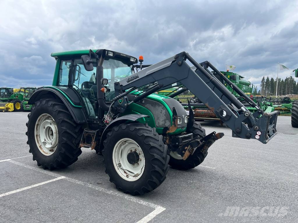 Valtra N 121 Traktoren