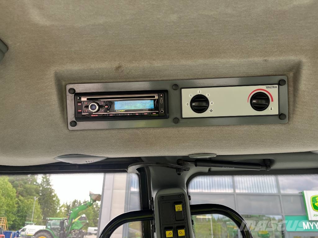 Valtra N 121 Traktoren