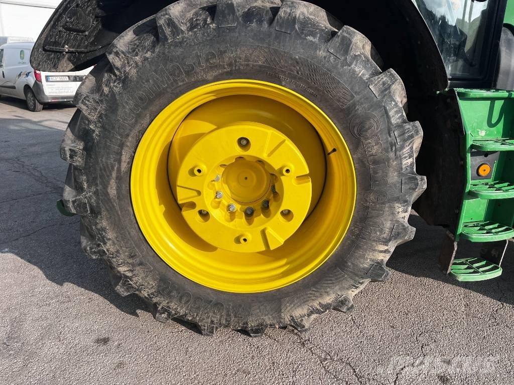 John Deere 6M 220 Tractors