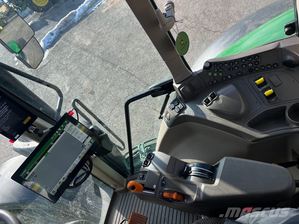 John Deere 6M 220 Tractors