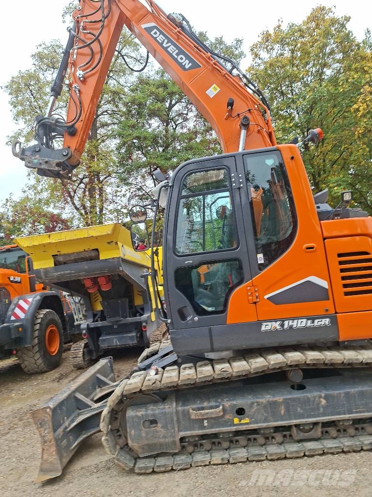 Develon Kettenbagger DX 140 LCR-7 Kāpurķēžu ekskavatori