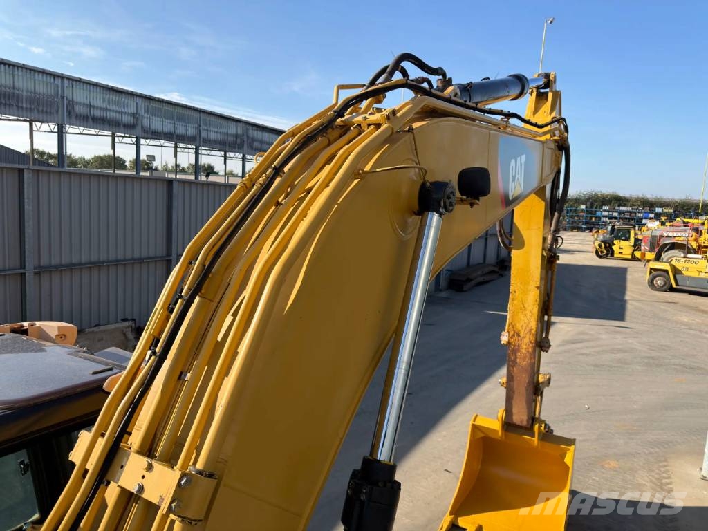 CAT 320D L Rupsgraafmachines