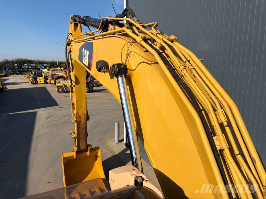 CAT 320D L Rupsgraafmachines