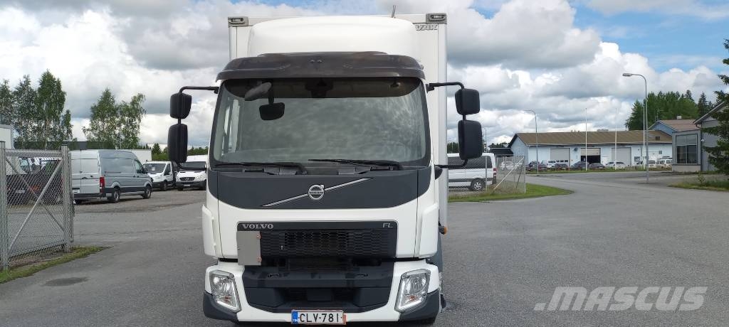 Volvo FL 250 kokosivuaukeava Camiones con caja de remolque
