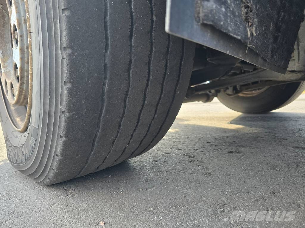 Volvo FM 370 Tovornjaki zabojniki
