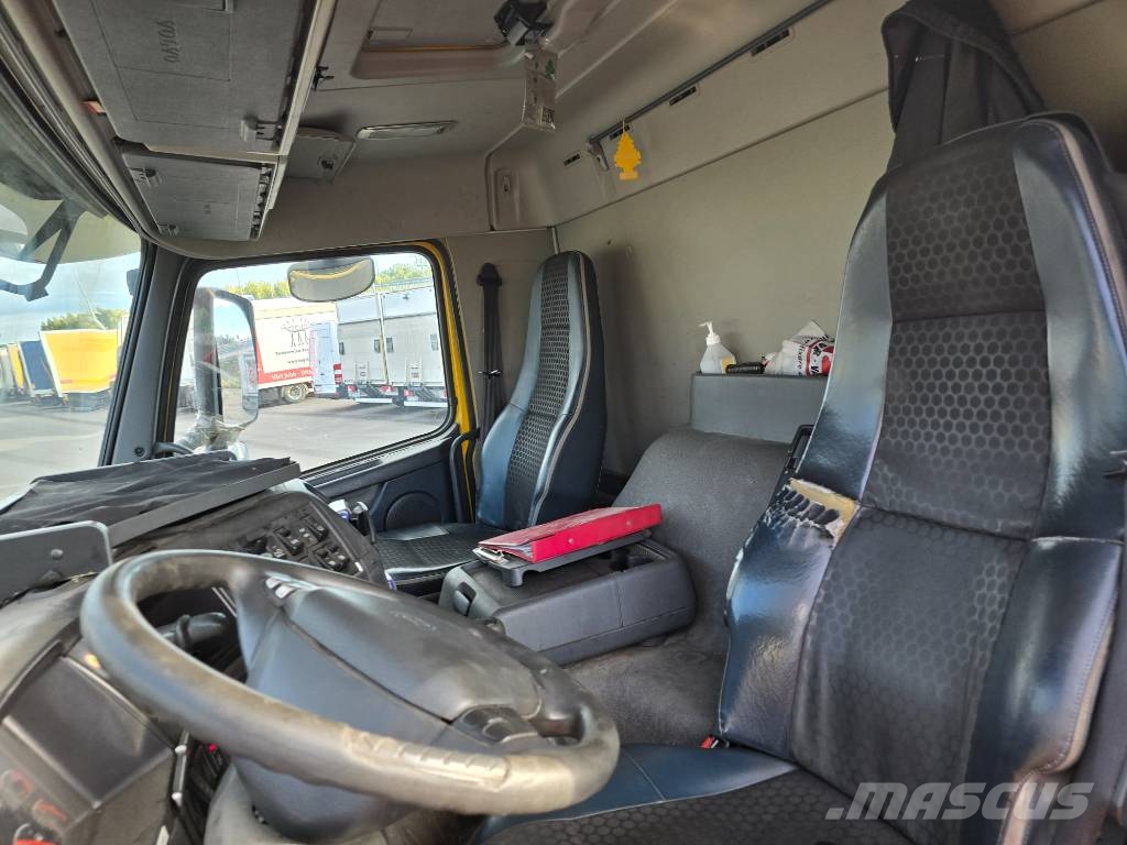 Volvo FM 370 Tovornjaki zabojniki