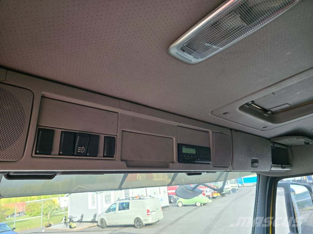 Volvo FM 370 Tovornjaki zabojniki