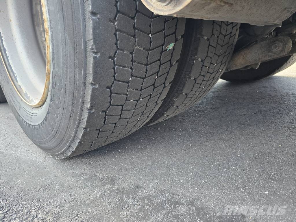 Volvo FM 370 Tovornjaki zabojniki