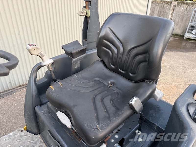 Bomag BW 120 AD-5 مداحل ثنائية الاسطوانة
