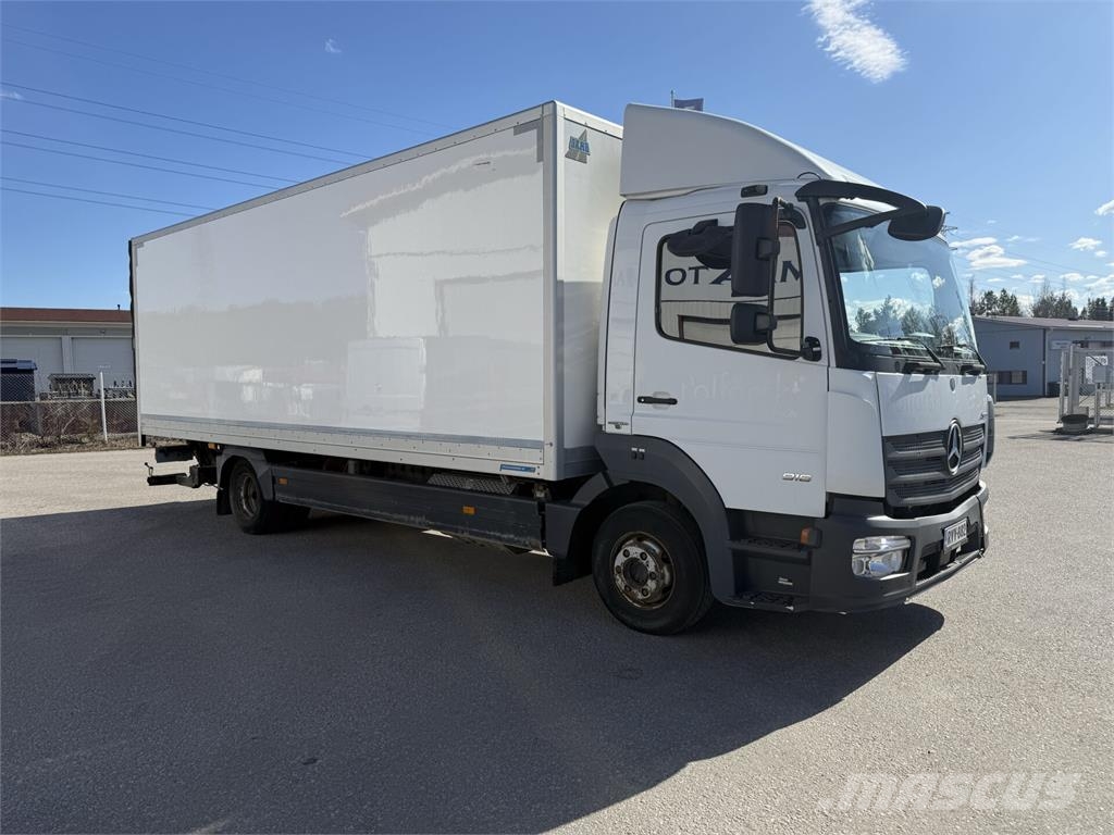 Mercedes-Benz Atego 916 Camiones con caja de remolque