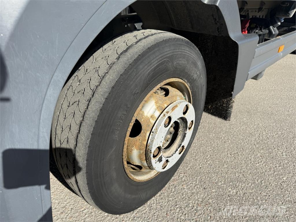 Mercedes-Benz Atego 916 Camiones con caja de remolque