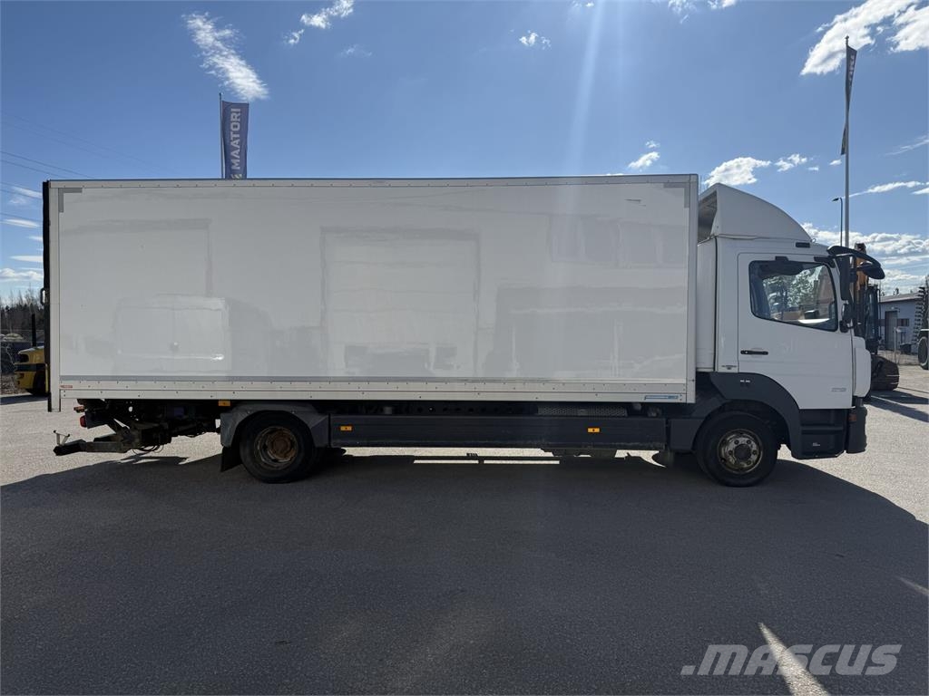 Mercedes-Benz Atego 916 Camiones con caja de remolque