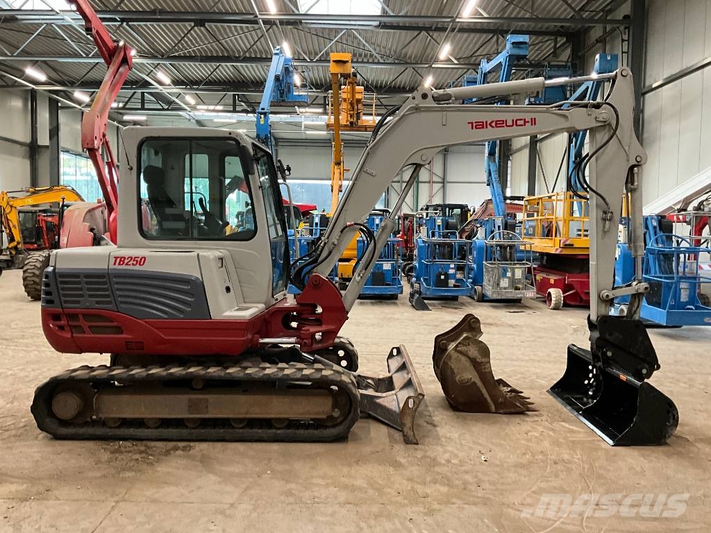 Takeuchi TB 250 حفارات صغيرة أقل من 7 طن (حفارات صغيرة)
