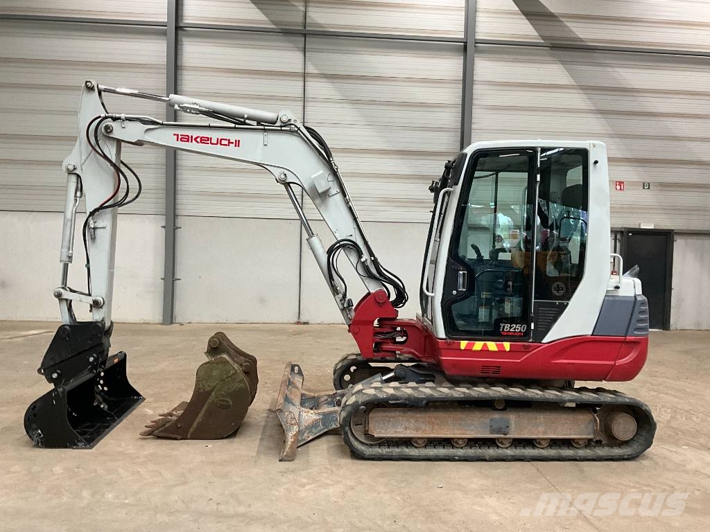 Takeuchi TB 250 حفارات صغيرة أقل من 7 طن (حفارات صغيرة)