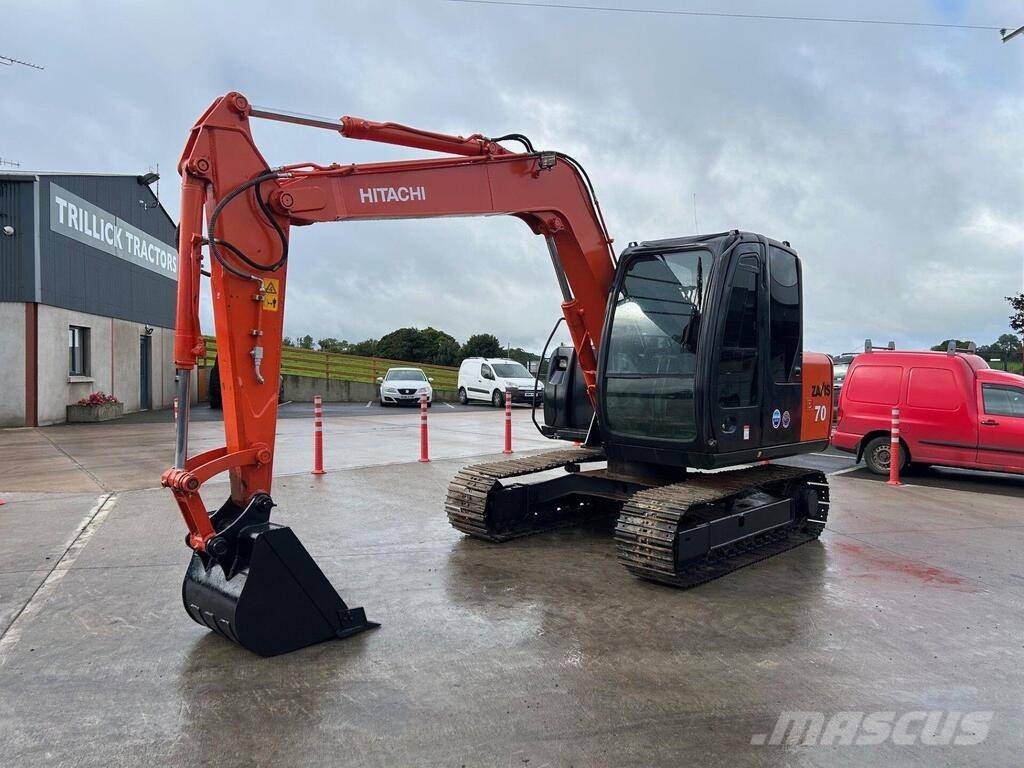Hitachi ZX 70 LC حفارات وسط 7 طن - 12 طن