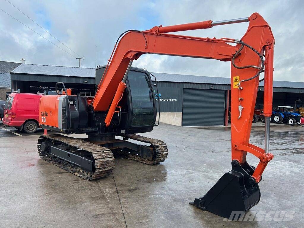 Hitachi ZX 70 LC حفارات وسط 7 طن - 12 طن
