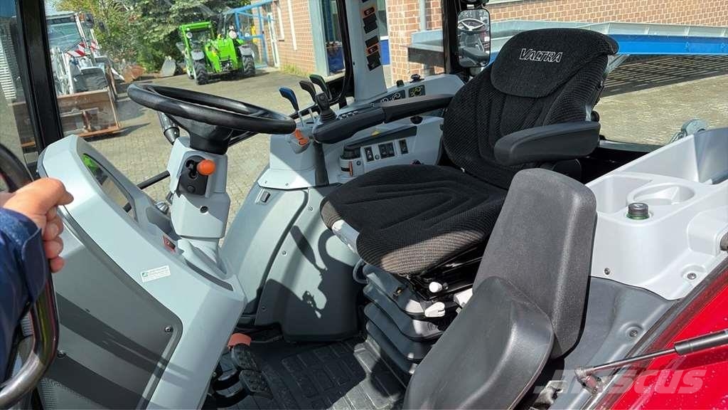 Valtra A115MH الجرارات