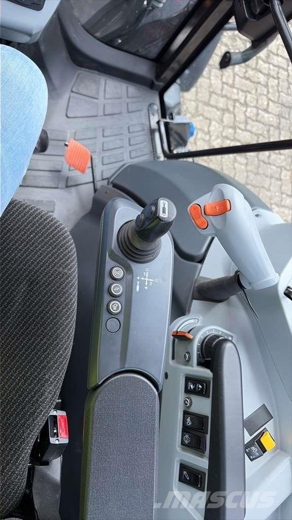 Valtra A115MH الجرارات