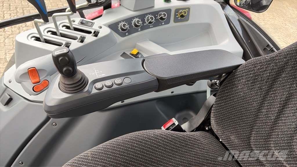 Valtra A115MH الجرارات
