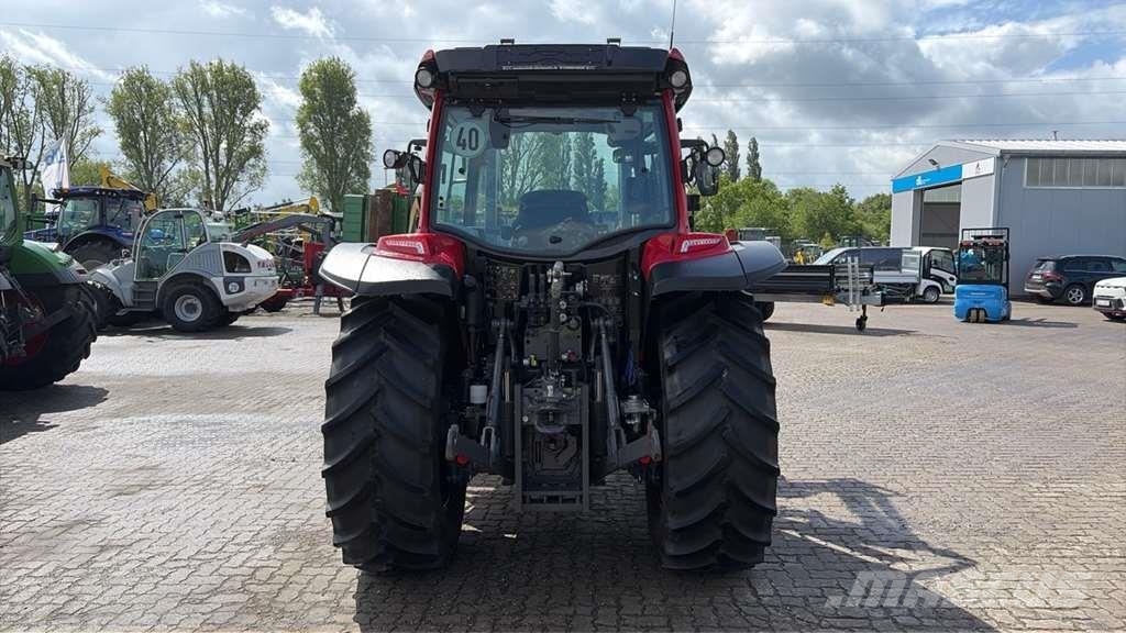 Valtra A115MH الجرارات