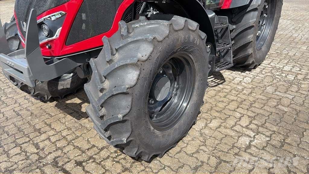 Valtra A115MH الجرارات
