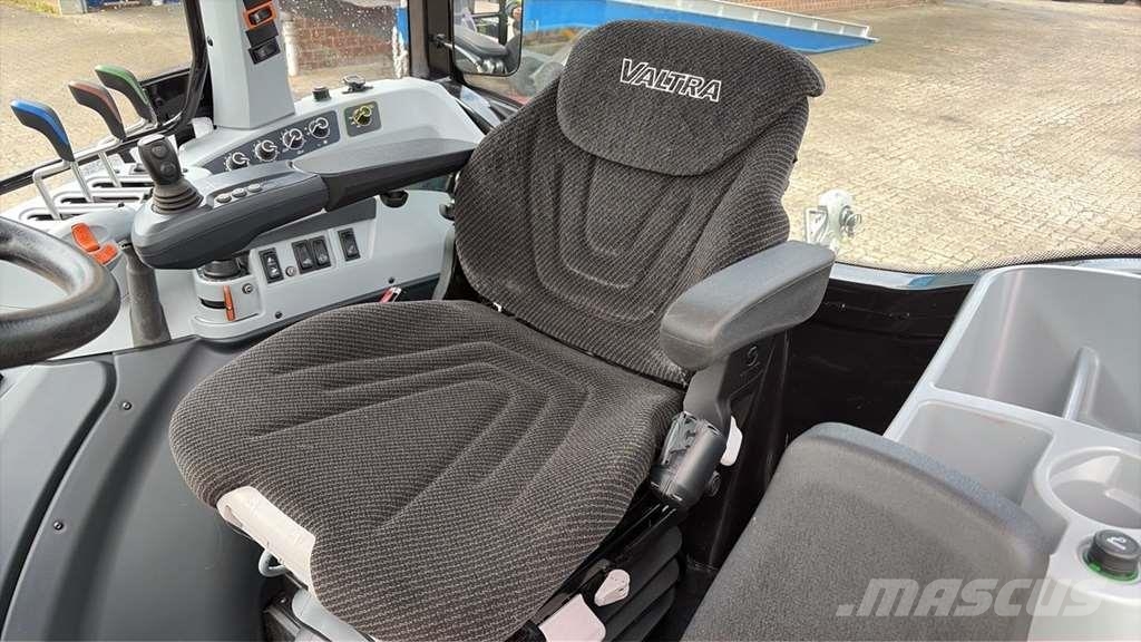 Valtra A115MH الجرارات