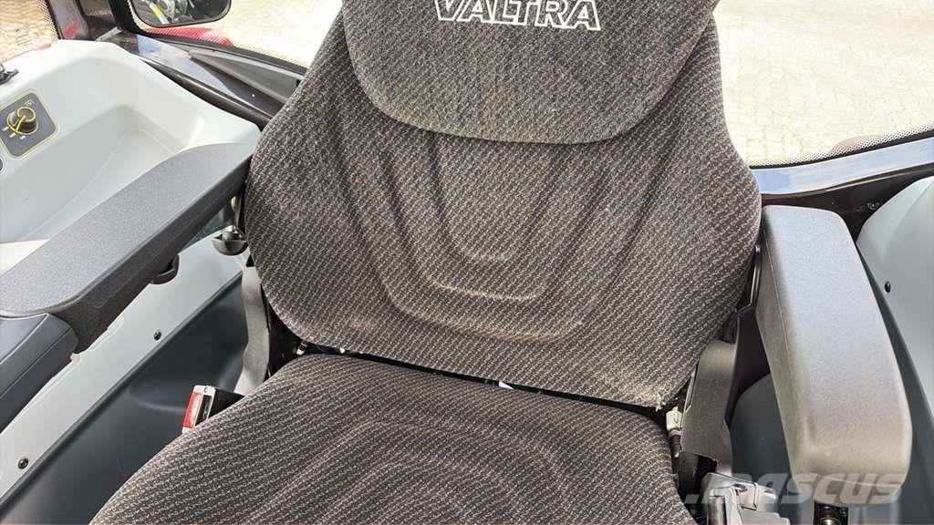 Valtra A115MH الجرارات