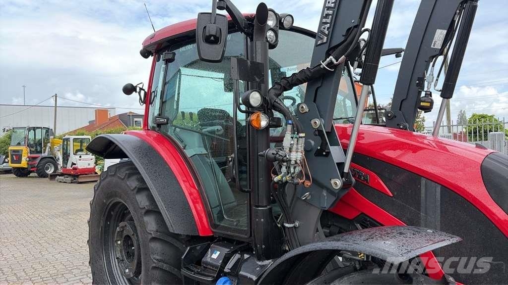 Valtra A115MH الجرارات