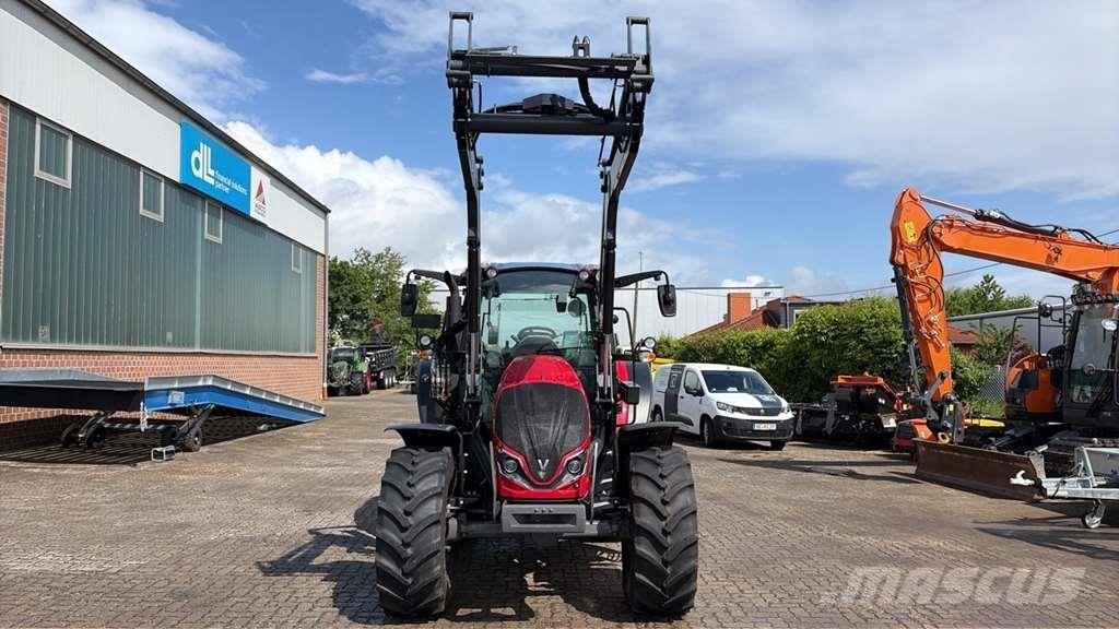 Valtra A115MH الجرارات