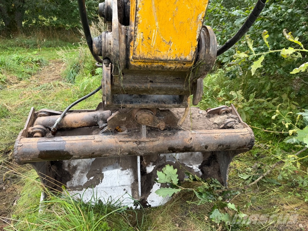 JCB JS 145 LC Rupsgraafmachines