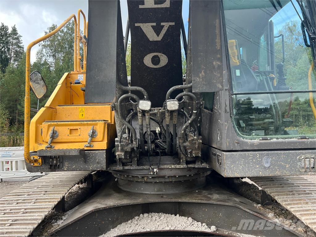 Volvo EC250EL حفارات زحافة