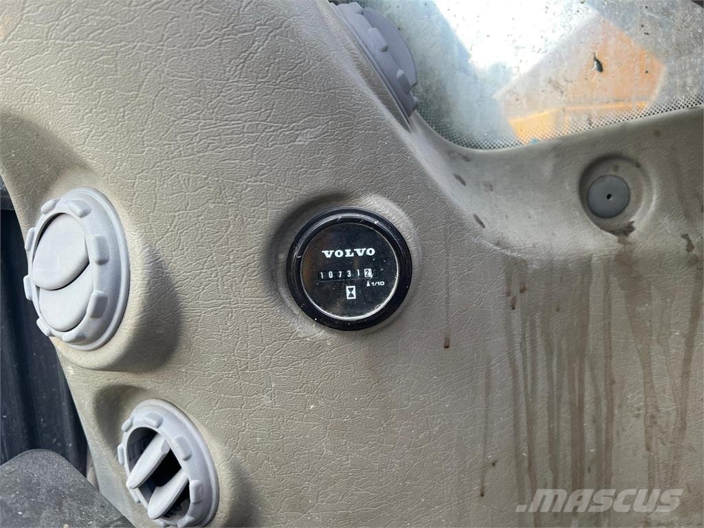 Volvo EC250EL حفارات زحافة