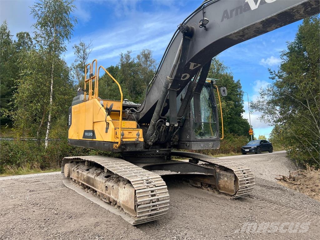 Volvo EC250EL حفارات زحافة