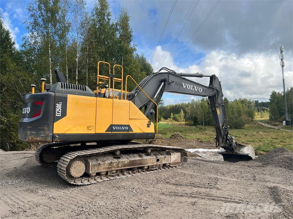 Volvo EC250EL حفارات زحافة