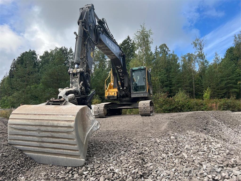 Volvo EC250EL حفارات زحافة