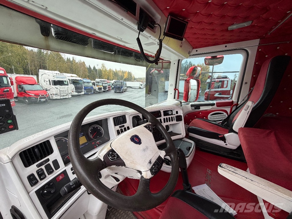 Scania R560 8x4/4 Rol kiper kamioni sa kukom za podizanje tereta