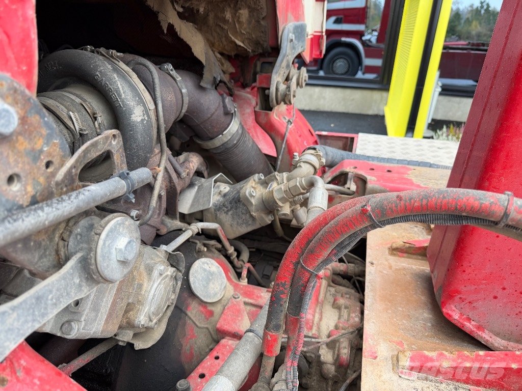 Scania R560 8x4/4 Rol kiper kamioni sa kukom za podizanje tereta