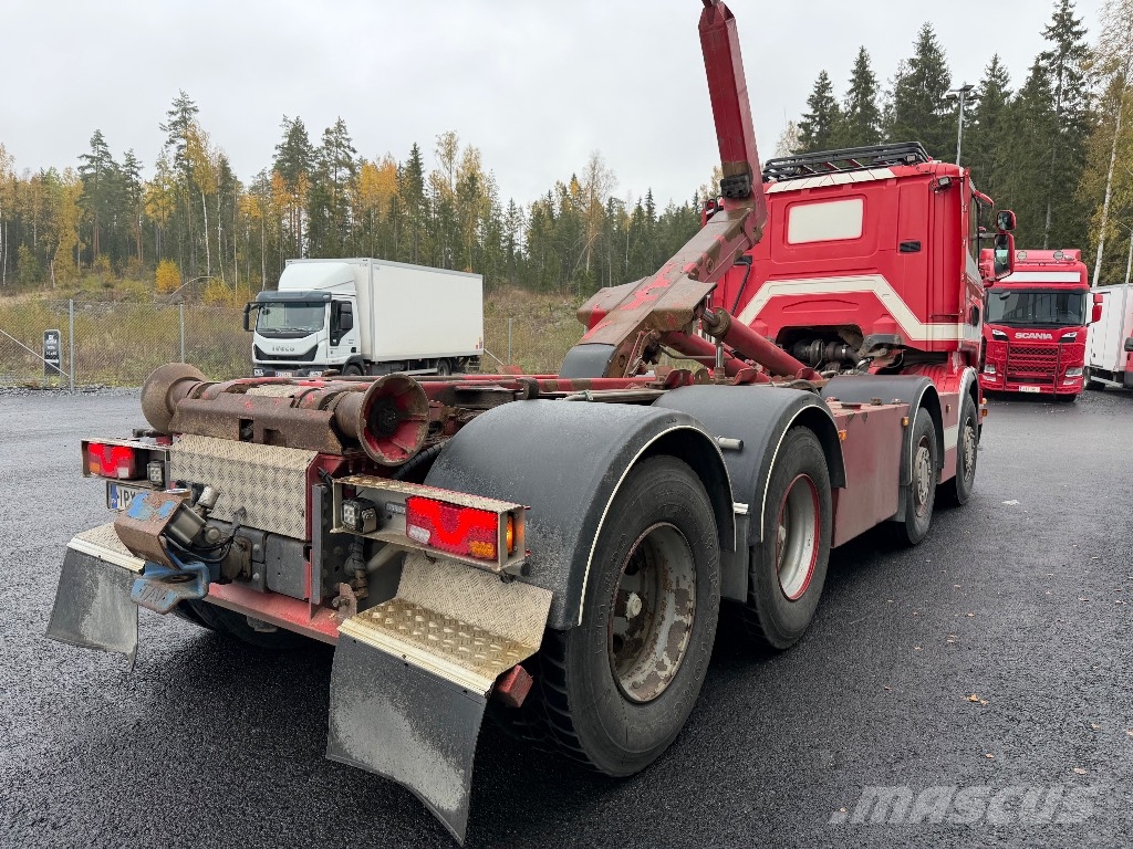 Scania R560 8x4/4 Rol kiper kamioni sa kukom za podizanje tereta