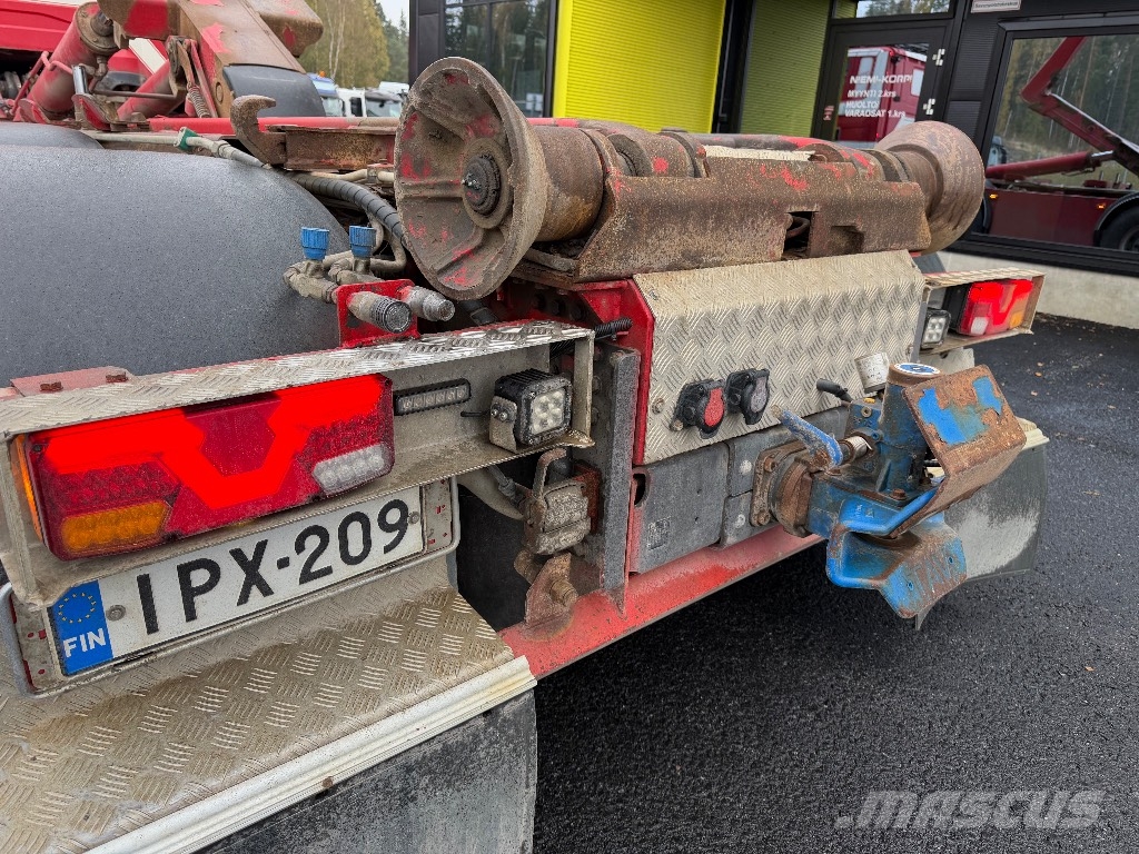 Scania R560 8x4/4 Rol kiper kamioni sa kukom za podizanje tereta