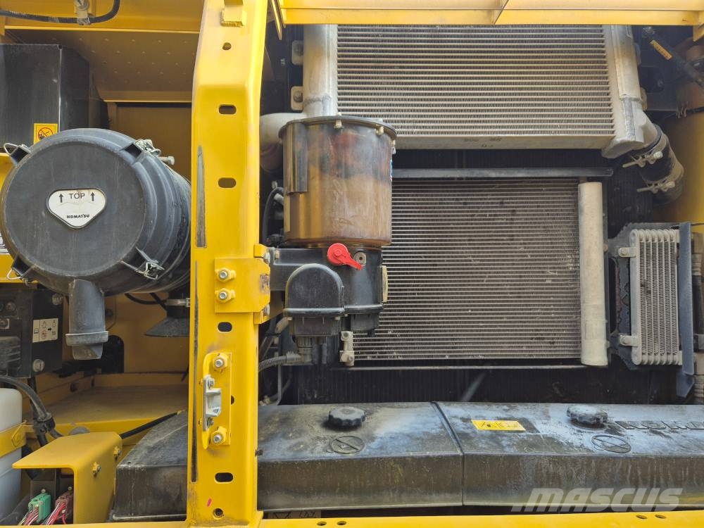 Komatsu PC 240 NLC-11 Rupsgraafmachines
