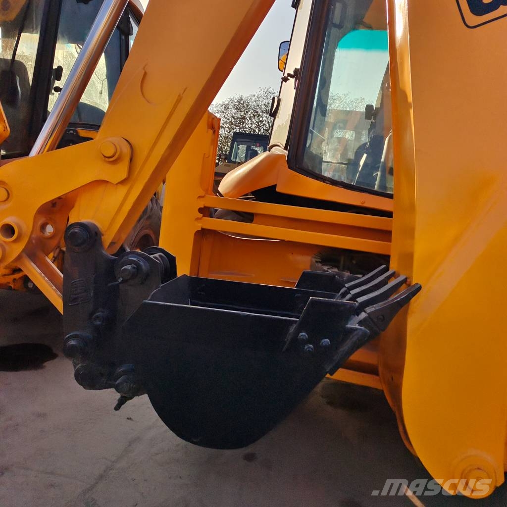 JCB 3cx with Powerful Engine in Stock Backhoe loaders