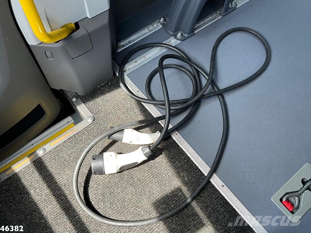 Volkswagen E-Crafter 100% Elektrisch 9 persoon + 2 rolstoelve Other