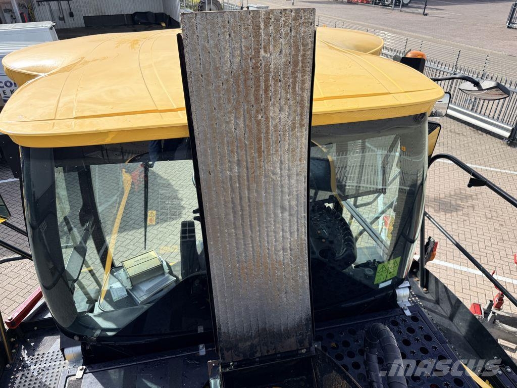 New Holland FR550 Forage Cruiser + Kemper N3003 自走式飼料採集機