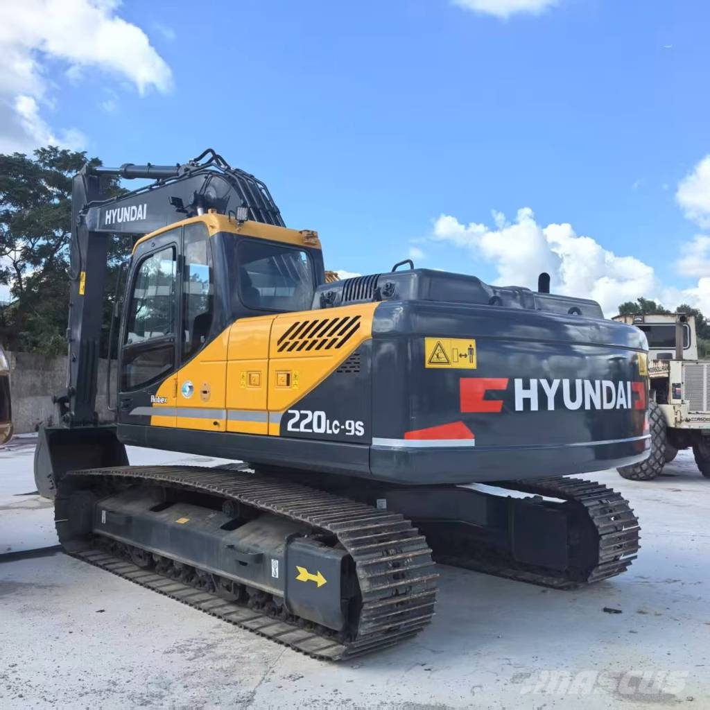 Hyundai Robex 220 LC-9 S حفارات وسط 7 طن - 12 طن