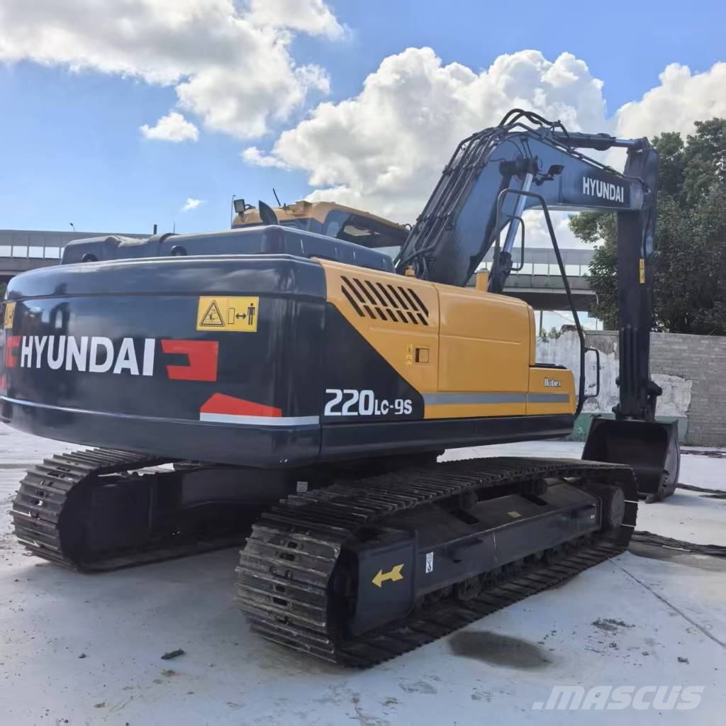 Hyundai Robex 220 LC-9 S حفارات وسط 7 طن - 12 طن