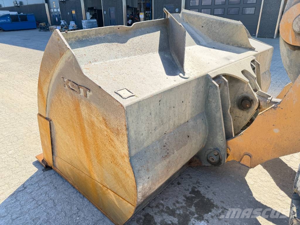 Liebherr L 586 Wheel loaders
