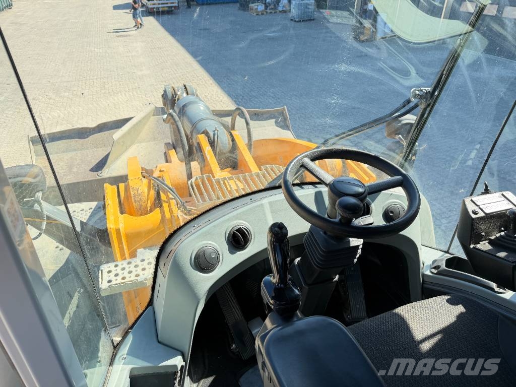 Liebherr L 586 Wheel loaders